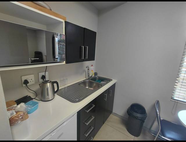 424M² OFFICE FOR SALE IN DAINFERN